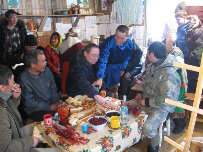 Feasting. Yugan, Eastern Khanty. Photo: Andrew Wiget
